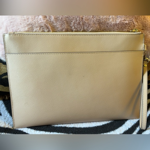 Michael Kors Tan Jet Set Large Flat Pocket Wristlet LIKE NEW